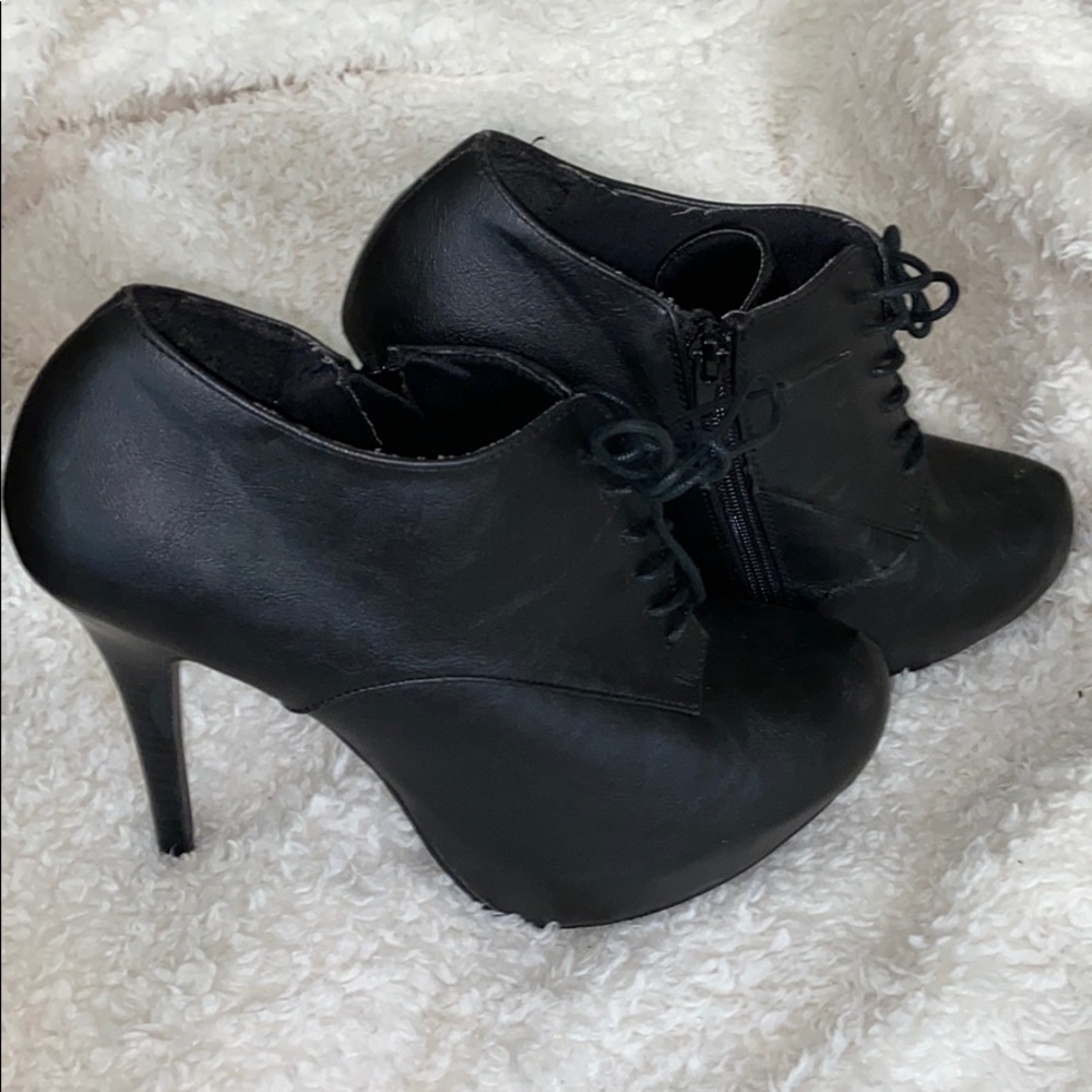 2/$18 CUPID BLACK PUMPS/HEELS SIZE 8